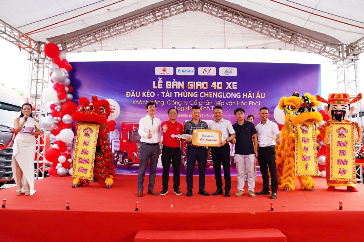 Bàn giao 40 xe đầu kéo, tải thùng cho Hòa Phát Minh Thư Logistics