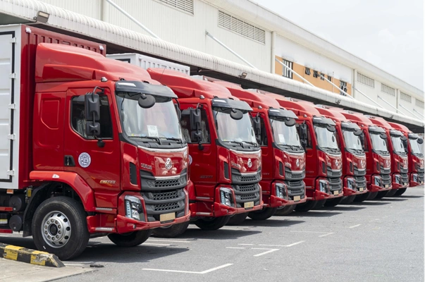 Chenglong Hải Âu bàn giao 15 xe tải cho BEST Express